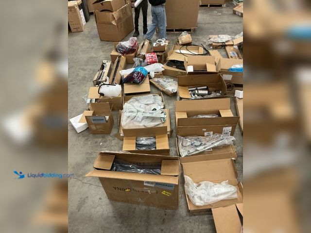 Lot 49-5449228 - Misc. Car Part Pallet (must take whole pallet)