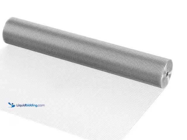 Lot 49-1567978 - VEVOR 1/4 in. Hardware Cloth 36 in. x 50 ft. Galvanized Wire Mesh Roll for Chicken Fencing Garden Sm...