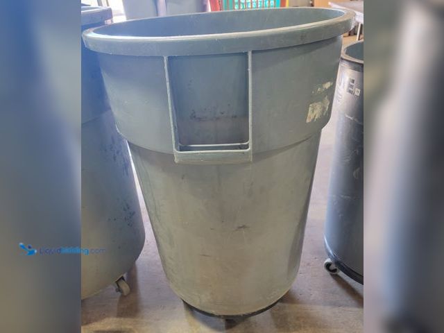 Lot 49-1816002 - 1 Brute Other Grey- 55 Gal Used Brute Trash Barrel on roller wheels