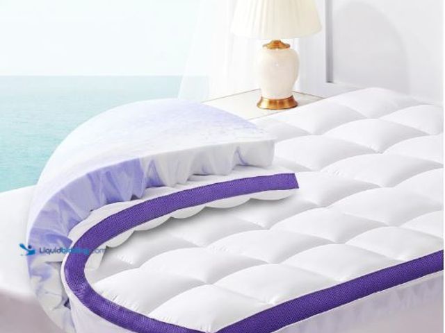 Lot 49-5436496 - Dual Layer 4 Inch Memory Foam Mattress Topper Queen - 2 Inch Gel Memory Foam and 2 Inch Pillow Top M...