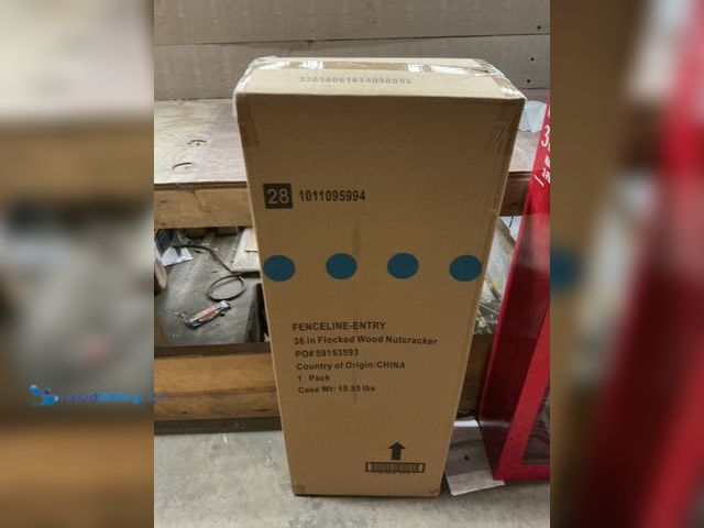 Lot 49-3527490 - 3ft Nutcrackers (2piece) (green and red) New