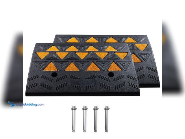 Lot 49-2024796 - SKYSHALO Rubber Curb Ramp 2 Pack, 6 in. Rise Height Heavy-Duty 33069 lbs. /15 T Capacity Threshold R...