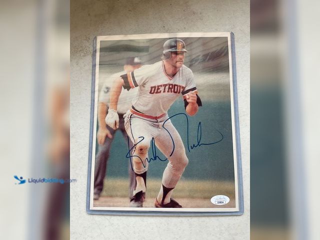 Lot 49-1801483 - KIRK GIBSON AUTOGRAPHED 8X10 PHOTO
