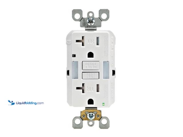 Lot 49-5449705 - Leviton
20 Amp Self-Test SmartlockPro Combo Duplex Guide Light and Tamper Resistant GFCI Outlet, Wh...