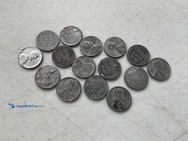 Lot 49-1804529 - 15 WARTIME STEEL PENNIES.