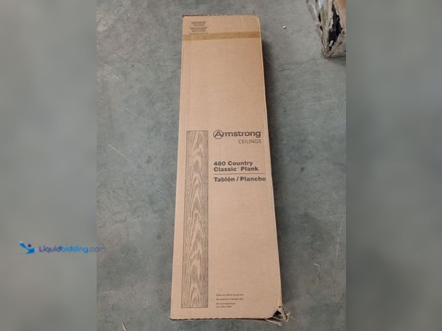 Lot 49-5460875 - Armstrong 480 Country Classic Plank. Item is Unused
