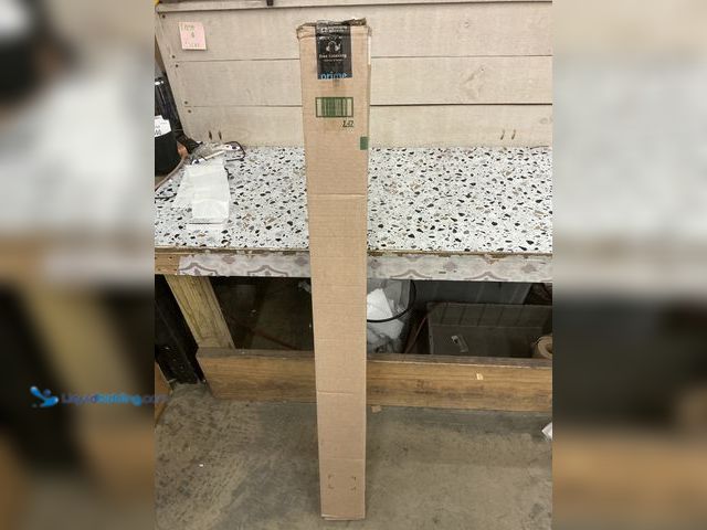 Lot 49-5439268 - MZK 20v Cordless Pruning Saw & Pole. Model: ET2009. Used