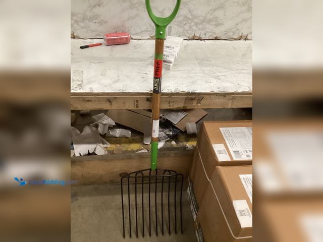 Lot 49-5551903 - Ames 10 Tine Welded Steel Ensilage Fork 52 Inch Handle, Unused