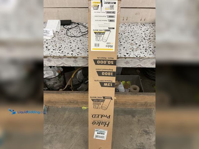 Lot 49-5476320 - HALCO LIGHTING TECHNOLOGIES
4 ft. 13-Watt T8 Dimmable LED Linear Light Bulb Type A Cool White 4000K...