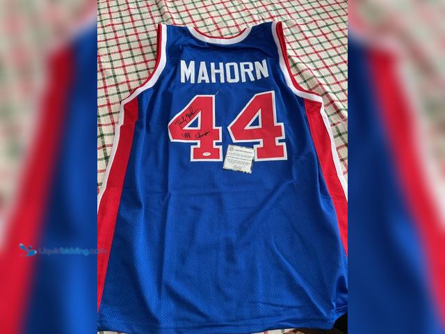 Lot 49-1505914 - COLLECTIBLE VERY NICE DETROIT PISTONS DERRICK MAHORN AUTOGRAPHED STITCHED JERSEY WITH SCHWARTZ COA #...
