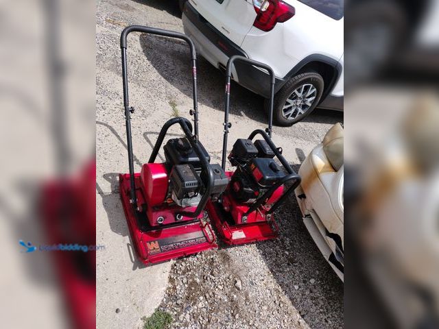 Lot 49-1805300 - 2 null 2 wen plate compactor 1 runs has oil leak both parts or repair