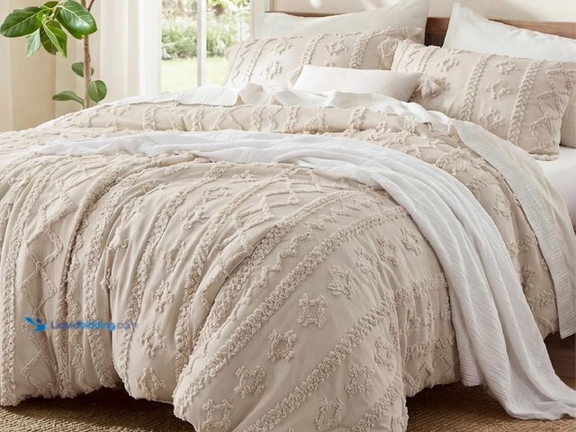 Lot 49-3563659 - Bedsure Tufted Boho Comforter Set Queen Size - Beige Boho Bed Set, GentleSoft™ 3 Pieces Farmhouse-St...