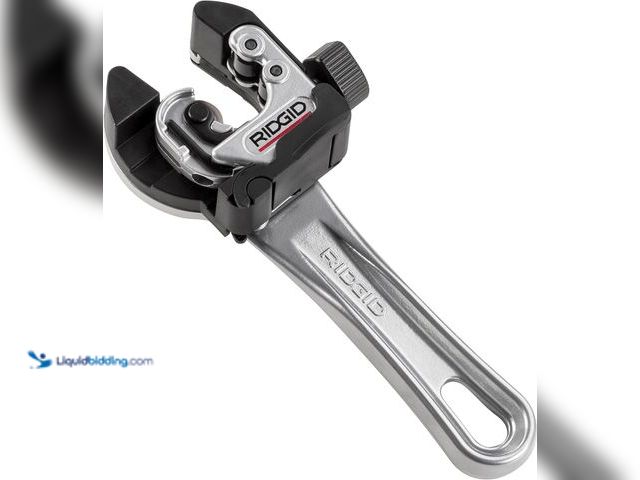 Lot 49-3566131 - RIDGID 32573 Model 118 2-in-1 Close Quarters Tubing Cutter for 1/4" to 1-1/8" Copper, Brass, and Alu...