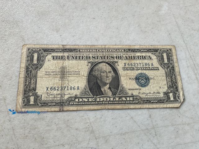 Lot 49-5515570 - 1957 B BLUE SEAL UNITED STATES ONE DOLLAR SILVER CERTIFICATE