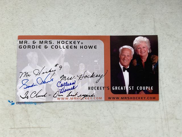 Lot 49-1830604 - COLLECTIBLE VERY NICE GORDIE AND COLLEEN HOWE AUTOGRAPHED BOOK INSERT MR AND MRS HOCKEY #COINS0219