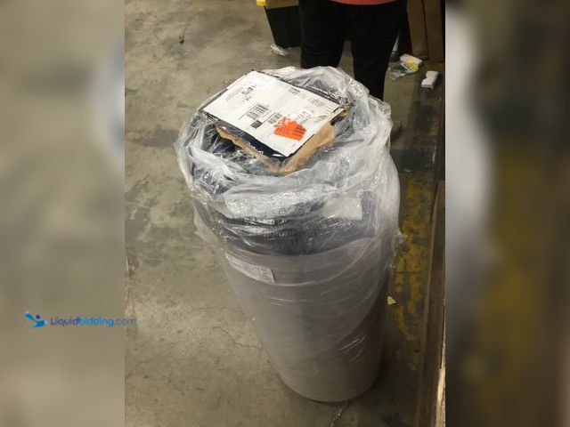 Lot 49-5478422 - Serta Memory Foam Mattress (Queen) Item is unused