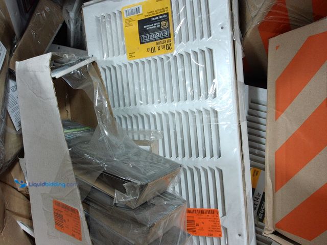 Lot 49-2022896 - Pallet containing many miscellaneous wall and floor registers, Assorted sizes and varieties, Unused,...