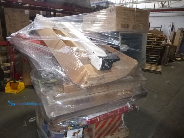 Lot 49-1519233 - Salvage Pallet Including Items Such As GE Air Conditioner, Patio Umbrella, And A Wagner Paint Spraye...