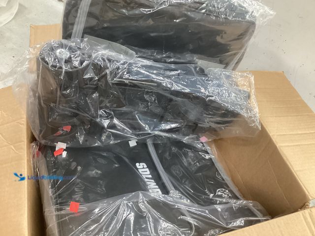 Lot 49-5551561 - SOLINR Traveling Suitcase Assembly (Black) Unused
