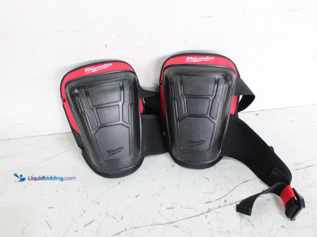 Lot 49-3615932 - Milwaukee High Performance Hard Shell Knee Pads, Model # 48-73-6030, Slightly used, Scuffs/scratches...