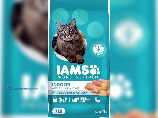 Lot 49-5544057 - IAMS Proactive Health Dry Cat Food, Indoor Weight and Hairball Care Cat Food Dry Recipe, with Real C...