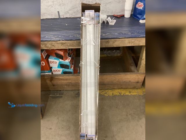 Lot 49-5490134 - Philips 32W 48 In. Daylight T8 Medium Bi-Pin Fluorescent Tube Light Bulb Item is unused in a PK of 1...