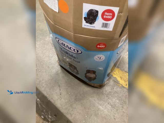 Lot 49-3531703 - Zinus Mattress Pad White in bag