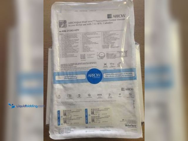 Lot 49-1625190 - Arrowg+ard Blue(R) MAC(TM) Two-Lumen Central Venous Access Kit for use with 7.5 - 8 Fr. Catheters, M...