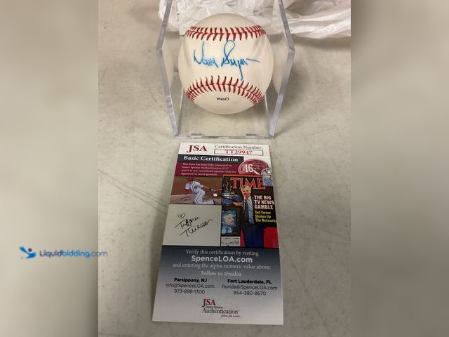 Lot 49-1505633 - COLLECTIBLE VERY NICE DETROIT TIGERS LEGEND DAVE BERGMAN AUTOGRAPHED BASEBALL WITH JSA COA #COINS121...