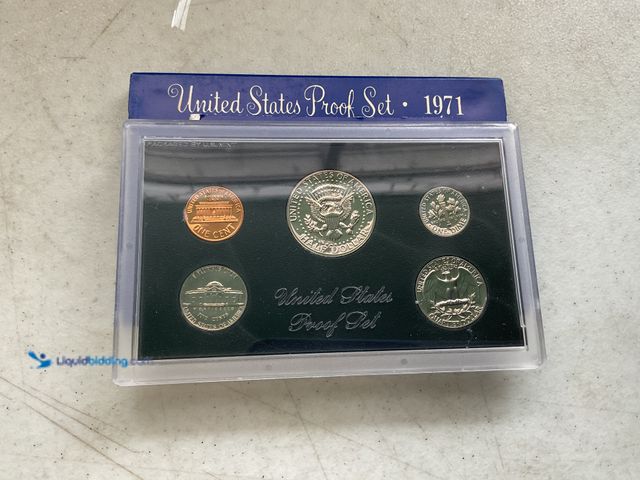 Lot 49-1505027 - 1971 UNITED STATES PROOF SET 5 COINS IN HARD PLASTIC CASE AND ORIGINAL SLEEVE