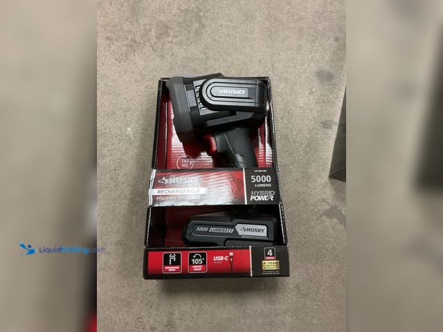 Lot 49-5486104 - Husky 5000 Lumen Hybrid Power Swivel Rechargeable Spotlight (91640) Item is unused