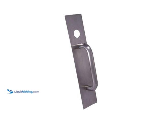 Lot 49-5449691 - Universal Hardware
Commercial Stainless Steel Pull Plate with Cylinder Hole New