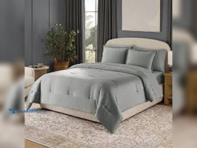 Lot 49-5581552 - Member’s Mark 3-Piece king size GREY Cotton-Tencel Sateen Comforter Set MODEL:193968550608 NEW