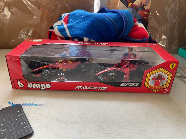 Lot 49-1830490 - COLLECTIBLE BURAGO FORMULA RACING 1/24 SCALE DIECAST FERRARI FORMULA 1 RACING FIGURES AND CARS IN OR...