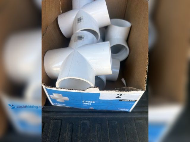 Lot 49-1912005 - 5 New Lasco pvc 2 inch cross (slip)