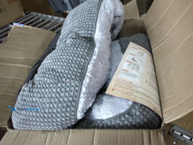 Lot 49-3464385 - Small/ Medium Dog Bed, Green/ Grey, Unused   Ref#MTMED-0801