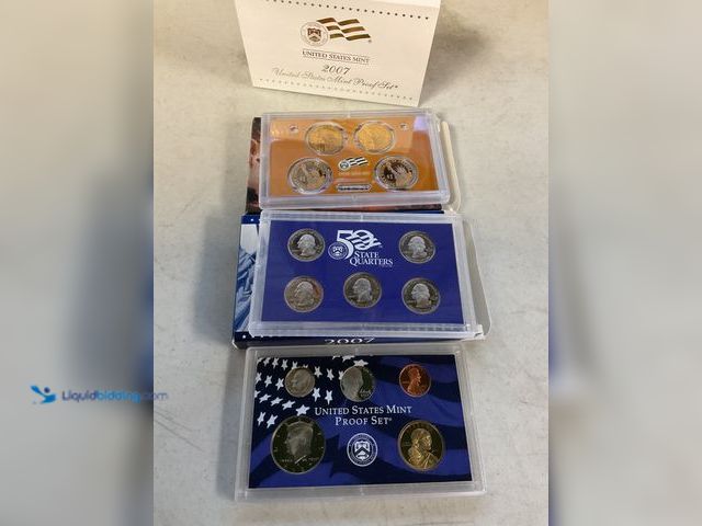 Lot 49-1810305 - 2007 UNITED STATES MINT PROOF SET INCLUDING 14 COINS IN HARD PLASTIC CASES AND ORIGINAL SLEEVES #COI...