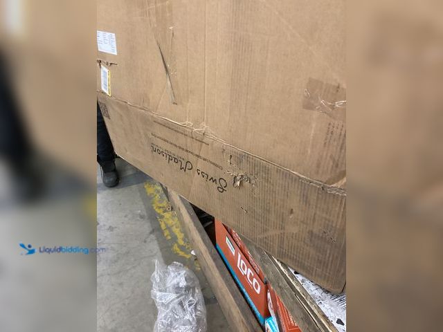 Lot 49-5486783 - Swiss Madison
Chateau 29.31 in. Left Side Faucet Wall-Mount Ceramic Rectangular Bathroom Vessel Sin...