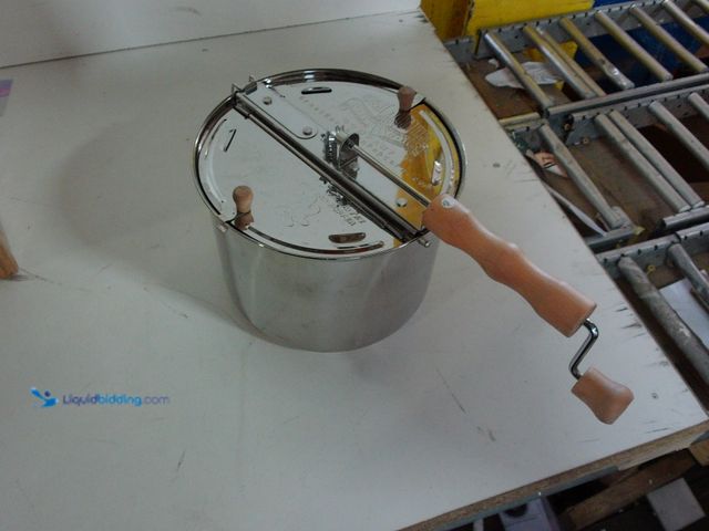 Lot 49-1556634 - Stovetop Popcorn Maker - 6.5-Quart Stainless-Steel Popcorn Popper with a Hand Crank, Vented Lid, and...