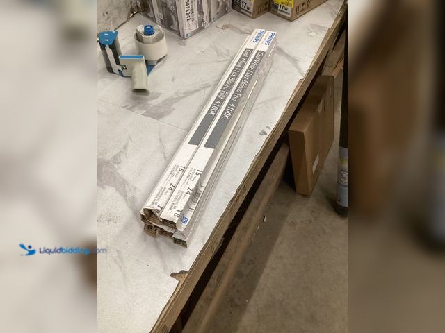Lot 49-5475555 - QTY 8 bulbs - Philips Straight T8 Fluorescent Tube Light Bulb. Model: 545145 - F15T8/COOL WHITE PLUS...
