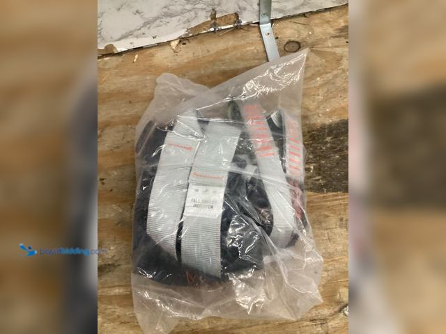 Lot 49-5461024 - Ergodyne 3197 Fall Protection Kit Full Body Harness & 4 Ft Travel Restraint, Model# 3197, Unused