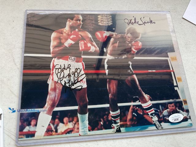 Lot 49-1801475 - MIKE SPINKS AND EDDIE MUSTAFA MUHAMMAD AUTOGRAPHED 8X10 PHOTO