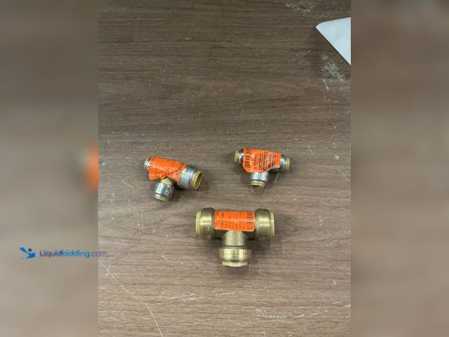 Lot 49-5435820 - SharkBite
Max 3/4 in. x 3/4 in. x 1/2 in. Push-to-Connect Brass Reducing Tee Fitting and SharkBite ...