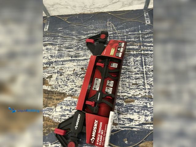 Lot 49-5553403 - Husky 4-Piece Trigger Clamp Set Quick-Release Bar Clamps MODEL:1012751399 NEW.