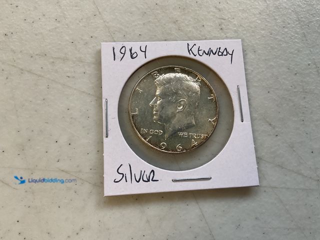 Lot 49-1810253 - 1964 KENNEDY HALF DOLLAR COIN 90% SILVER