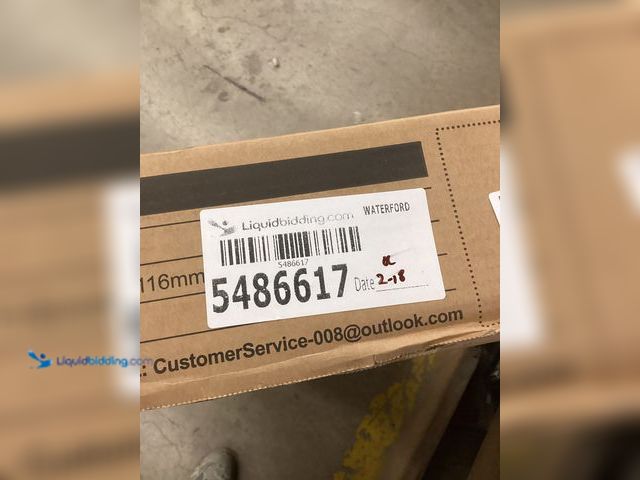 Lot 49-5486617 - Folding Treadmill Model#:N4054 Item is Factory Sealed with Hardware