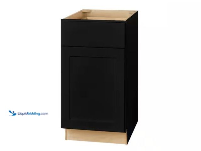 Lot 49-2001108 - Hampton Bay Avondale 18 in. W x 24 in. D x 34.5 in. H Ready to Assemble Plywood Shaker Base Kitchen ...
