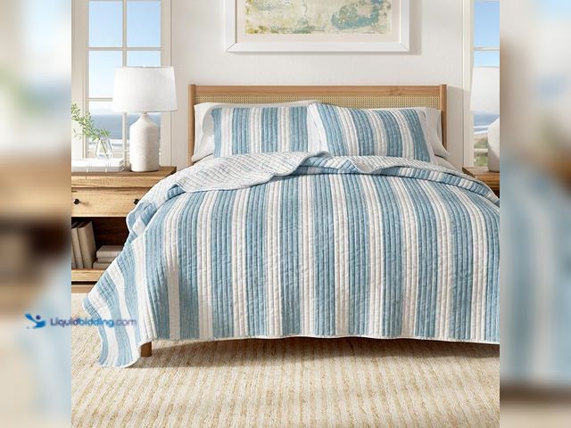 Lot 49-1631939 - Great Bay Home King Coastal Quilt Bedding Set, Summer Coastal Quilt with Shams, Beach 3-Piece Revers...
