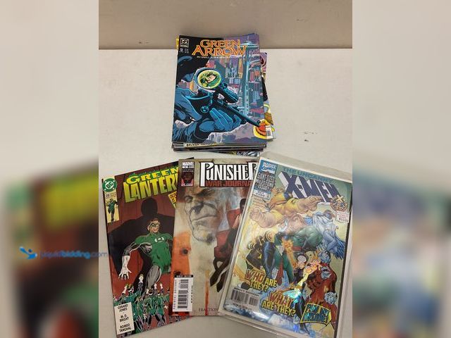 Lot 49-2009248 - Other WOW AN AMAZING LOT OF 20 COLLECTIBLE COMIC BOOKS FROM MARVEL, DC AND MORE INCLUDING GREEN LANT...