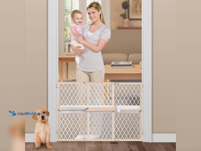 Lot 49-5406266 - Summer infant 24 in. Secure Pressure Mount Wood/Plastic Mesh Baby and Pet Gate, Model#27000, Unused.